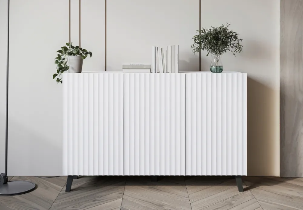 Zestawy Mebli Do Salonu|Komody>BRATEX Biała komoda do salonu z ryflowanymi frontami 120 cm PUNES cichy domyk biały