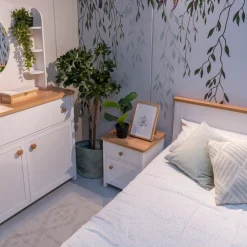 Zestawy Mebli Młodzieżowych|Komody></noscript>lenart. Biała komoda z drzwiami do pokoju młodzieżowego STORY