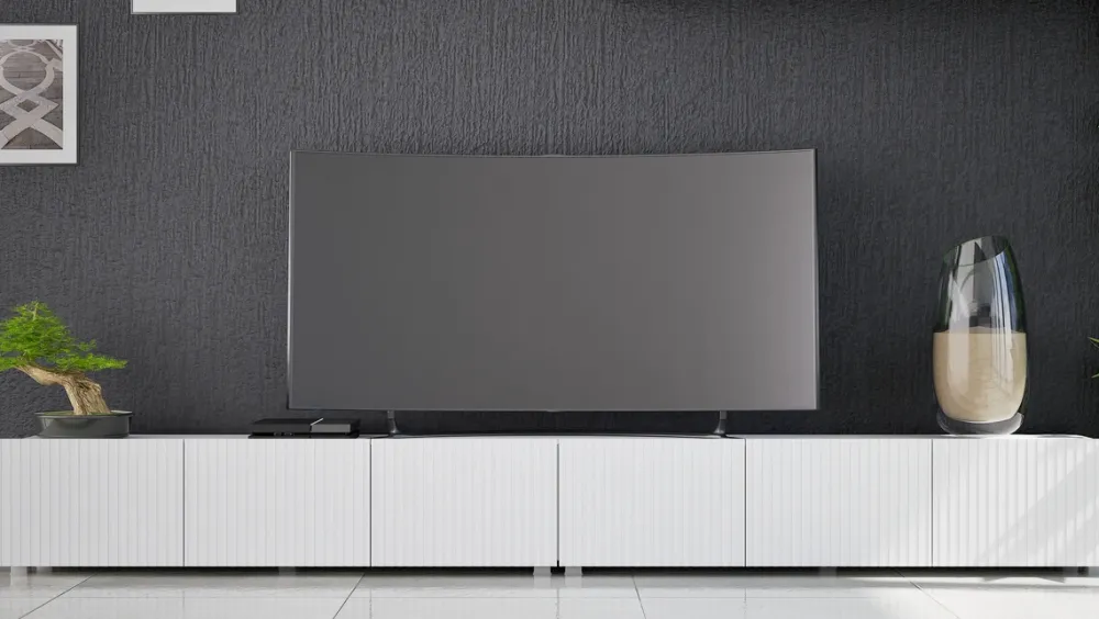 Szafki Rtv>GiB Meble Biała szafka RTV nowoczesna 150 cm z ryflowanymi frontami KORDIS biały