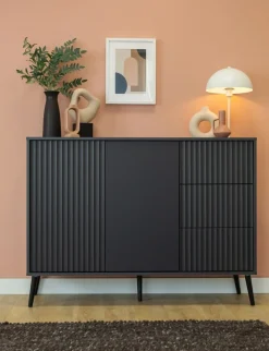 Zestawy Mebli Do Salonu|Komody></noscript>INTER MEBLE Czarna komoda dwudrzwiowa 135 cm z szufladami do salonu BELLUNO antracyt
