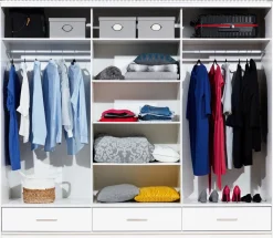 Zestawy Mebli Do Przedpokoju|Szafy Trzydrzwiowe>Stolar Czarna szafa przesuwna 250 cm z lustrem i półkami MESTRE połysk czarny