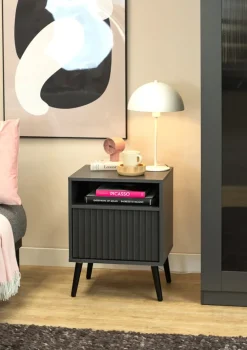 Meble Dla Dzieci|Zestawy Mebli Do Salonu></noscript>INTER MEBLE Czarna szafka nocna z szufladą na nóżkach BELLUNO antracyt