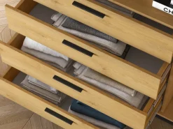 Komody><noscript><img width=