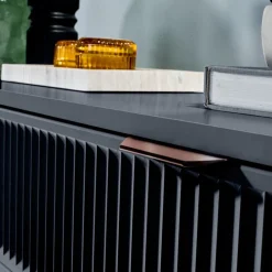 Komody></noscript>JARSTOL Pojemna komoda do salonu LATINA indigo