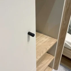 Regały Na Książki|Meble Młodzieżowe></noscript>MEBLAR Półotwarty regał na książki 80 cm młodzieżowy ALDENO beż piaskowy