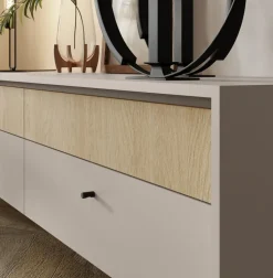 Witryny|Komody></noscript>MEBLAR Trzydrzwiowa komoda z witryną 103 cm i szufladami beż piaskowy dąb olejowany MALIVO