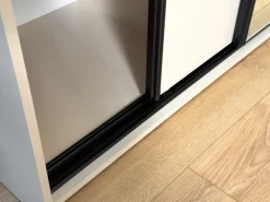 Zestawy Mebli Do Przedpokoju|Szafy Trzydrzwiowe><noscript><img width=