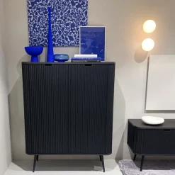 Komody><noscript><img width=