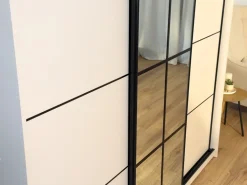 Zestawy Mebli Do Przedpokoju|Szafy Trzydrzwiowe></noscript>BROMARKT Wysoka owa szafa przesuwna z lustrem 150 cm EDGE MAX grafit